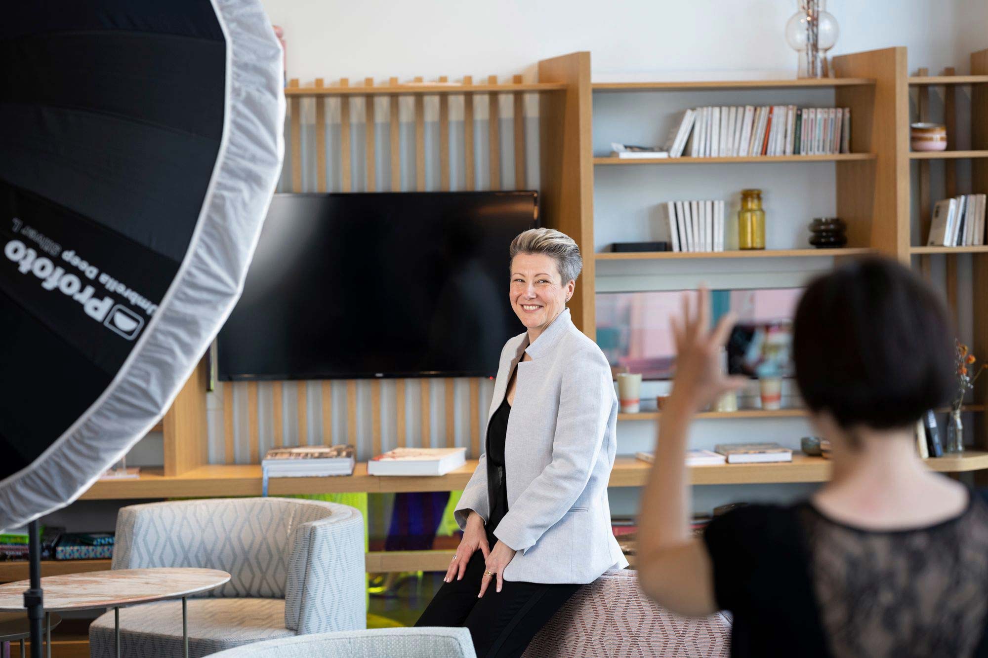 Lire la suite à propos de l’article En coulisses : séance photo avec Frédérique POGUET