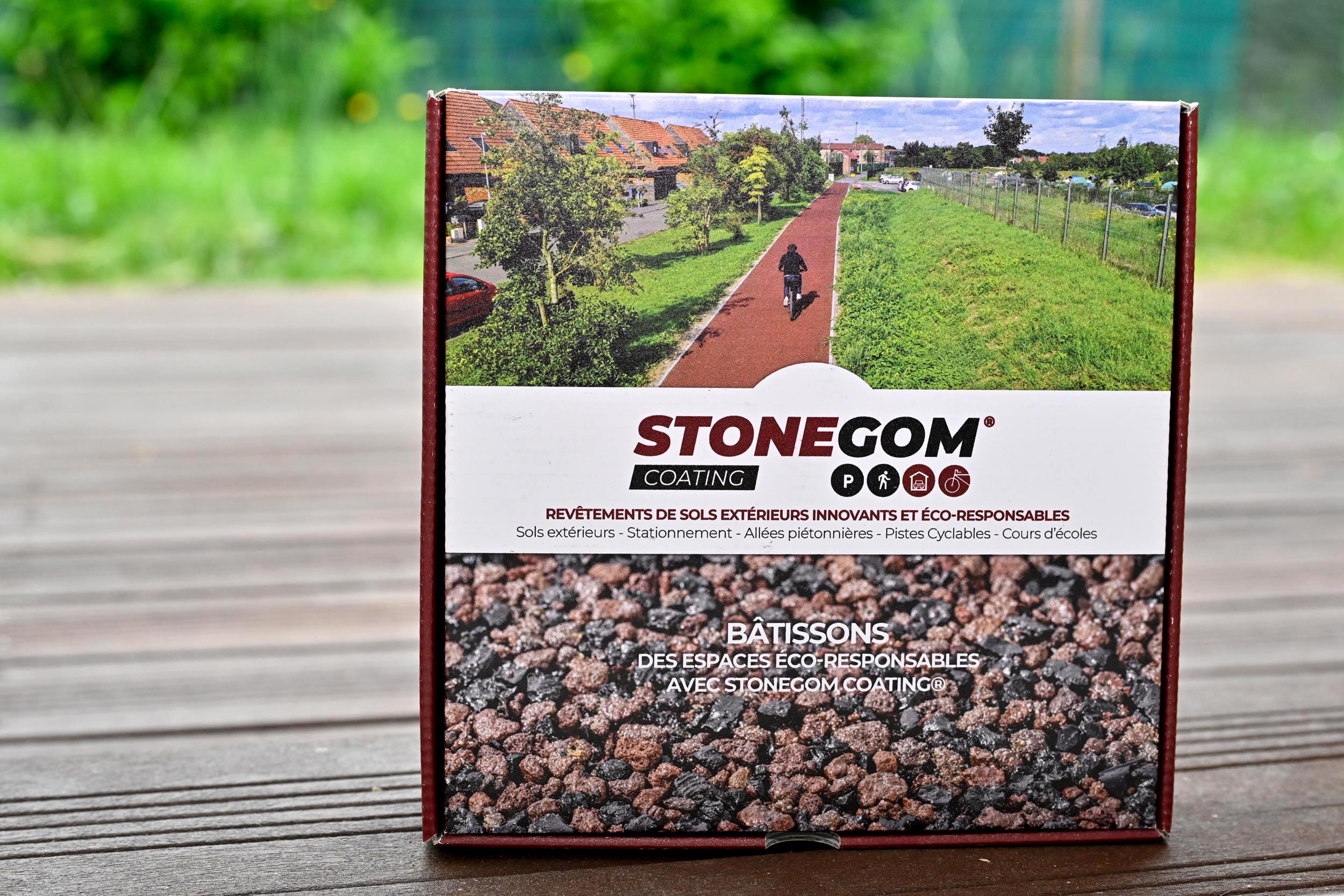 Lire la suite à propos de l’article Création d’un coffret de présentation pour la brochure carré